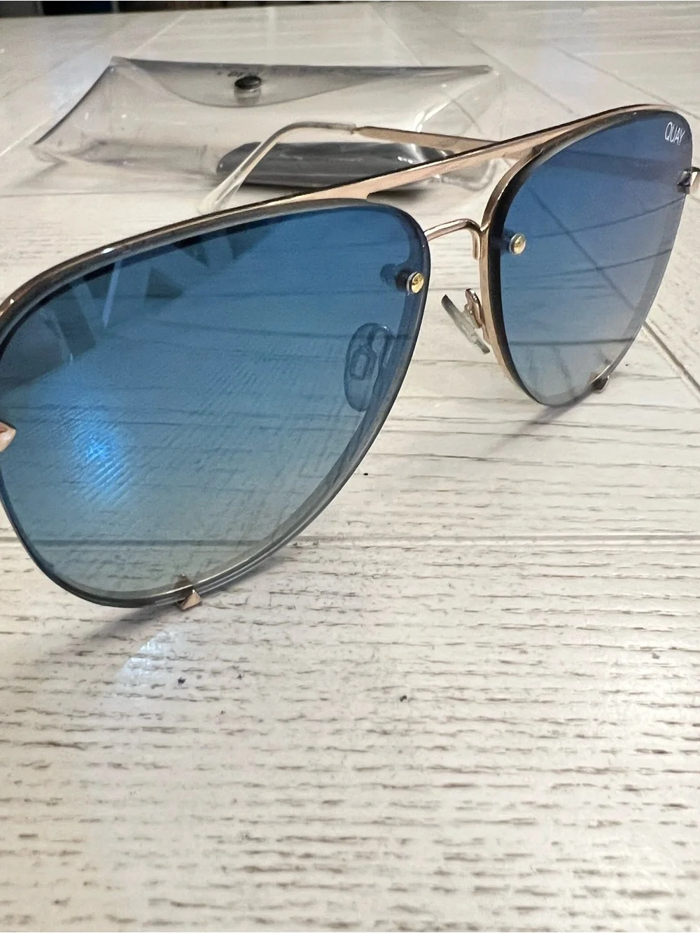 Quay Australia x Desi Perkins “High Key” Blue Gradient Aviator Sunglasses-NWT!